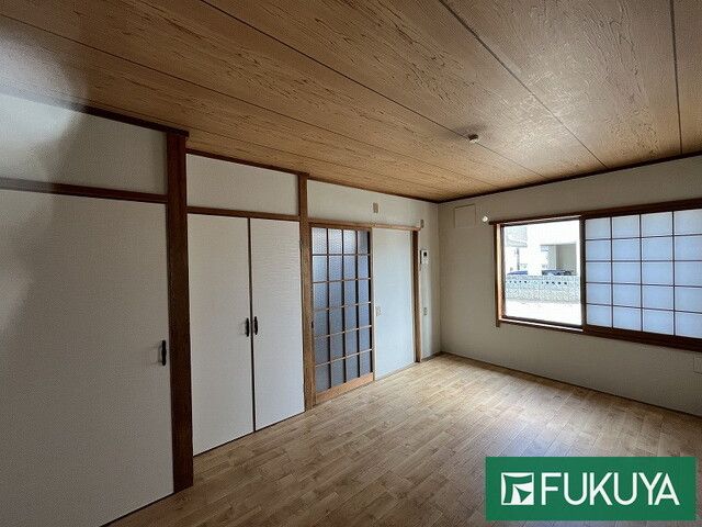 Renovated 3-Story Corner House Near Maya Station, Kobe - Thumbnail 2