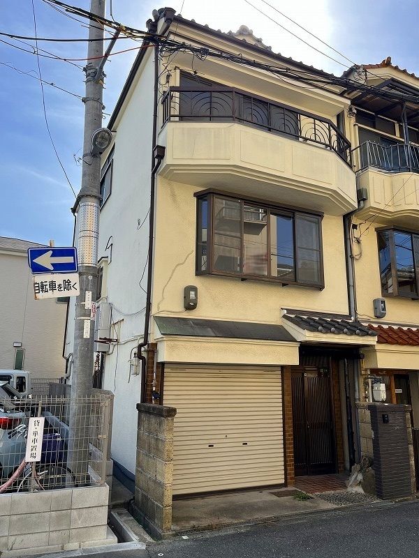 Renovated 3LDK House Near Midoribashi Station, Osaka Joto Ward - Thumbnail 2