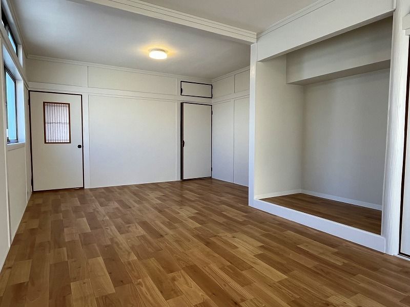 Renovated 3LDK House Near Midoribashi Station, Osaka Joto Ward - Thumbnail 3