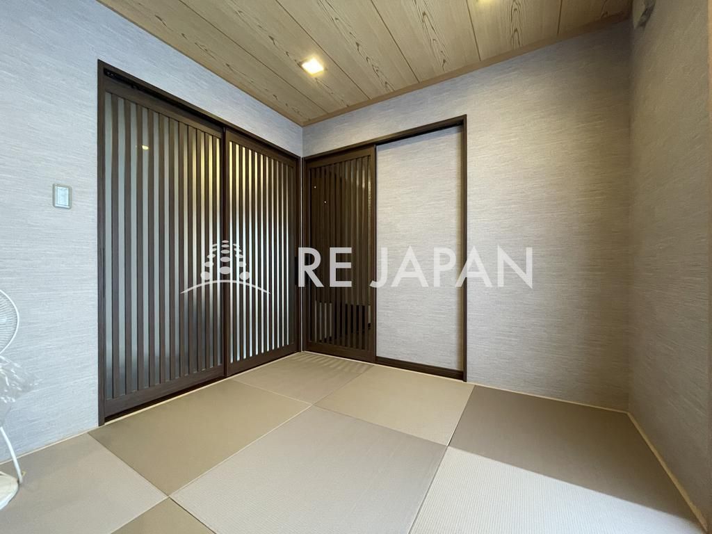 Renovated 3LDK House for Sale in Higashiosaka, Osaka - Thumbnail 2