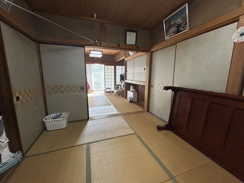 6LDK Hillside Family House with Kotatsu in Ikeda, Osaka - Thumbnail 2