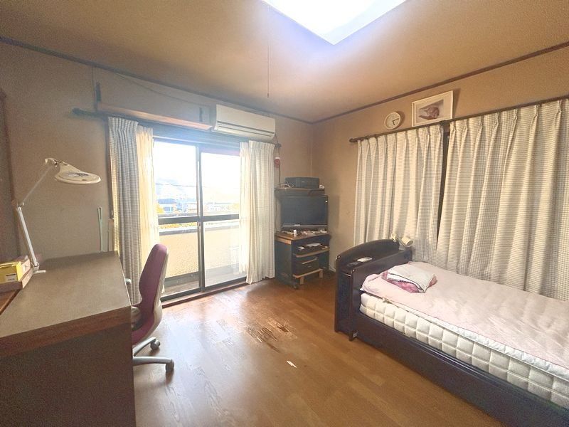 6LDK Hillside Family House with Kotatsu in Ikeda, Osaka - Thumbnail 4