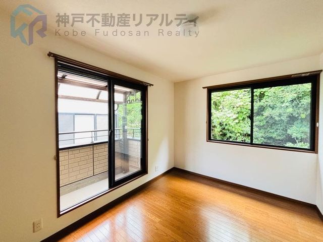 Renovated 4LDK Lightweight Steel House in Kobe's Tarumi Ward - Thumbnail 3