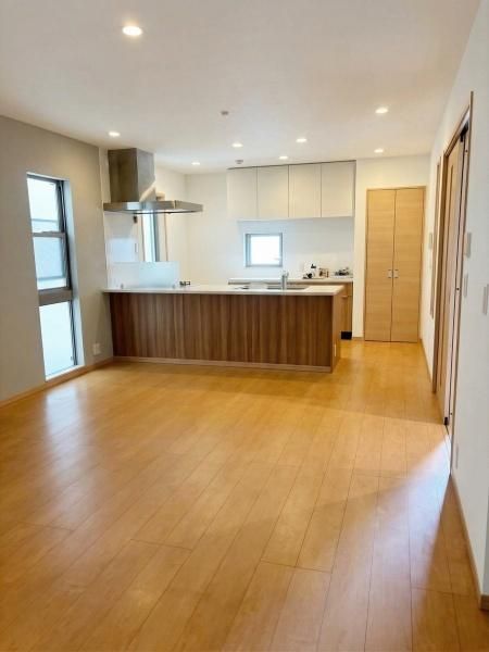 4LDK Detached House for Sale in Nishiyodogawa-ku, Osaka - Thumbnail 3