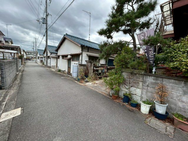 7LDK Detached House for Sale in Himeji, Hyogo - 5 Min Walk to Station - Thumbnail 2