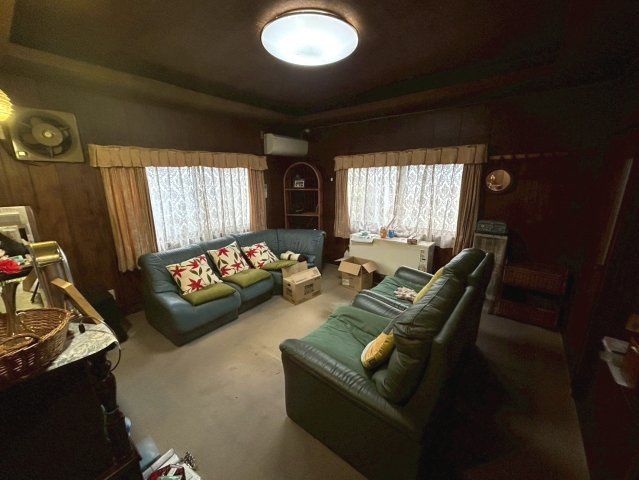 7LDK Detached House for Sale in Himeji, Hyogo - 5 Min Walk to Station - Thumbnail 4