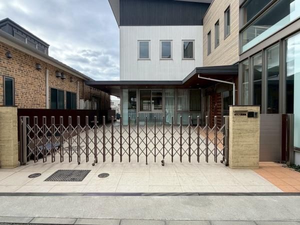 Renovated 3LDK House near Nishishikama Station, Himeji - Thumbnail 2