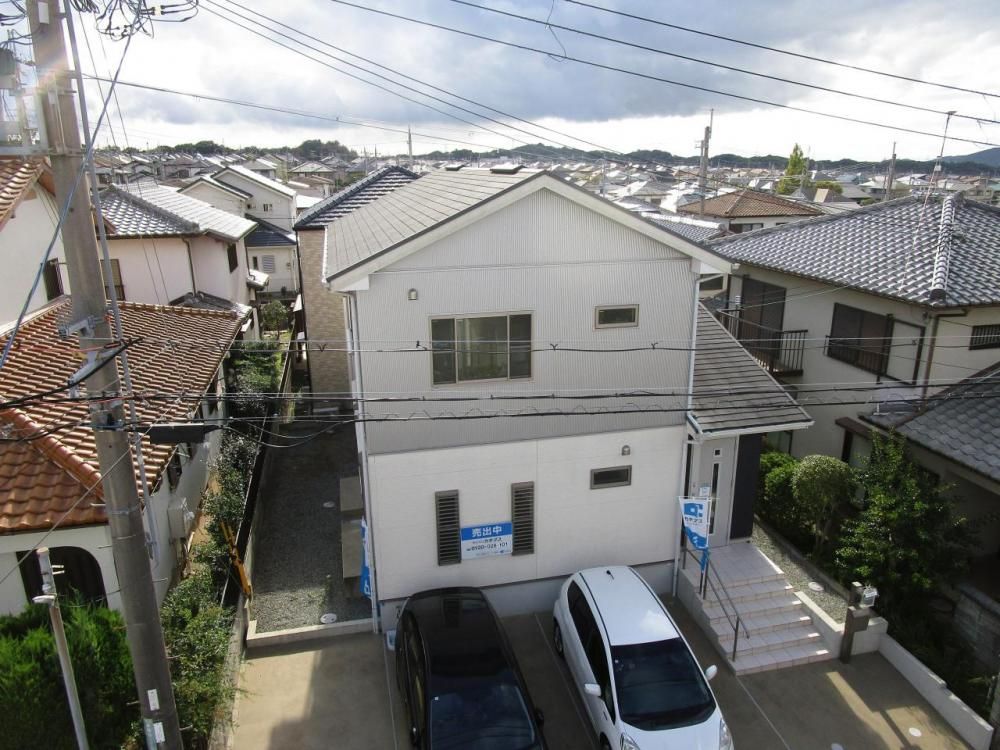 Renovated 4SLDK House in Kobe's Akihadai | 2012 Build, 3 Parking - Thumbnail 2