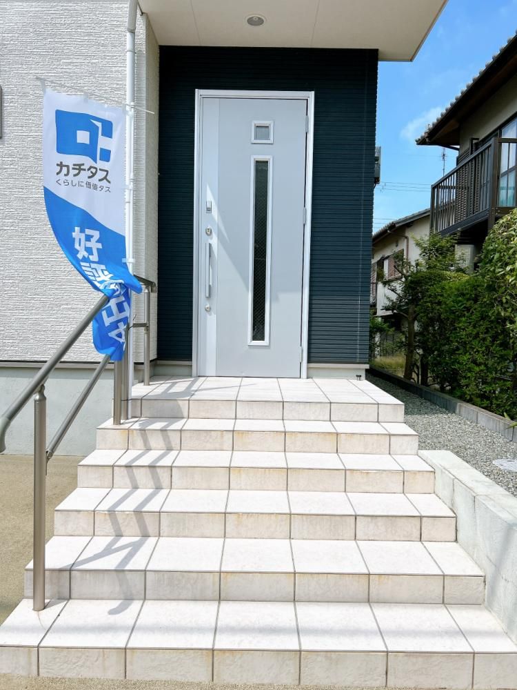 Renovated 4SLDK House in Kobe's Akihadai | 2012 Build, 3 Parking - Thumbnail 4