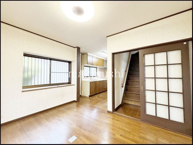 4LDK House with Garage & Views in Kawachinagano, Osaka - Thumbnail 2