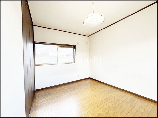 4LDK House with Garage & Views in Kawachinagano, Osaka - Thumbnail 3