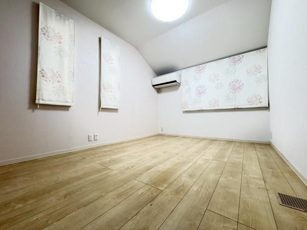 Modern 3SLDK House in Sakai Minamiku with Solar & Full AC - Thumbnail 2