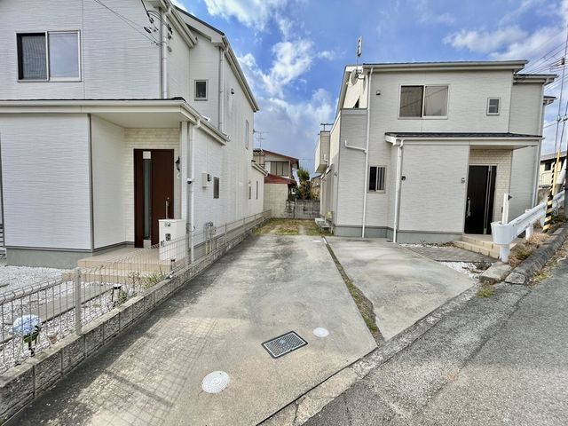 Renovated 4LDK House in Miyake Town Near Ishi Station - Thumbnail 2