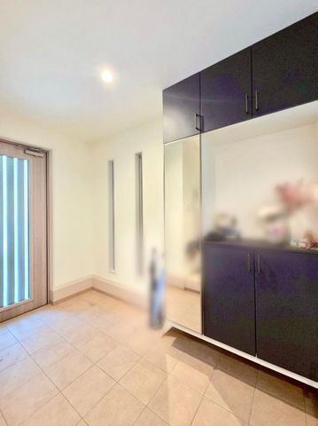 Modern 4LDK Detached House for Sale in Osaka's Nishinari Ward - Thumbnail 3