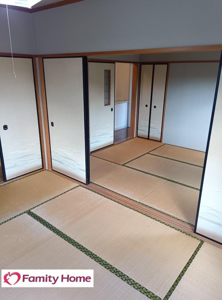4LDK Detached House for Sale in Habikino City, Osaka - Thumbnail 2