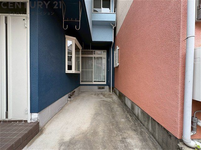 3DK Used Townhouse in Nishinomiya, Hyogo - Thumbnail 2