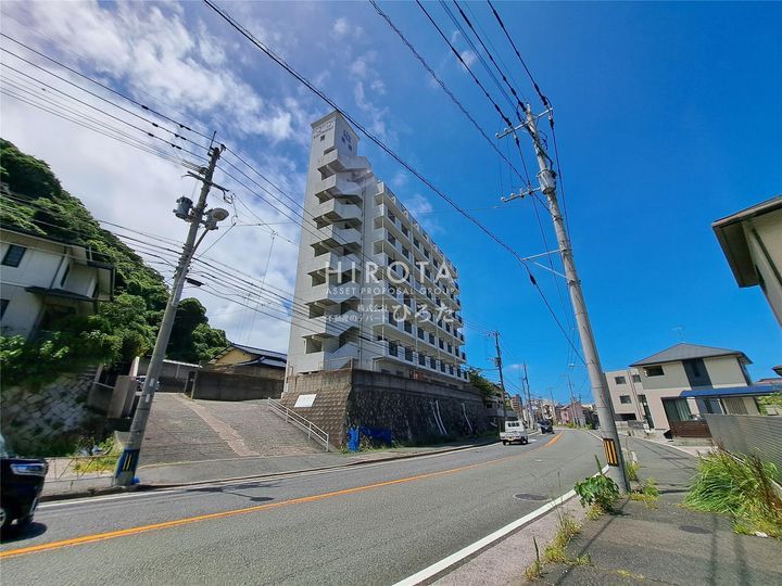 2LDK Apartment for Rent in Moji-ku, Kitakyushu, 66.58m² - Thumbnail 2