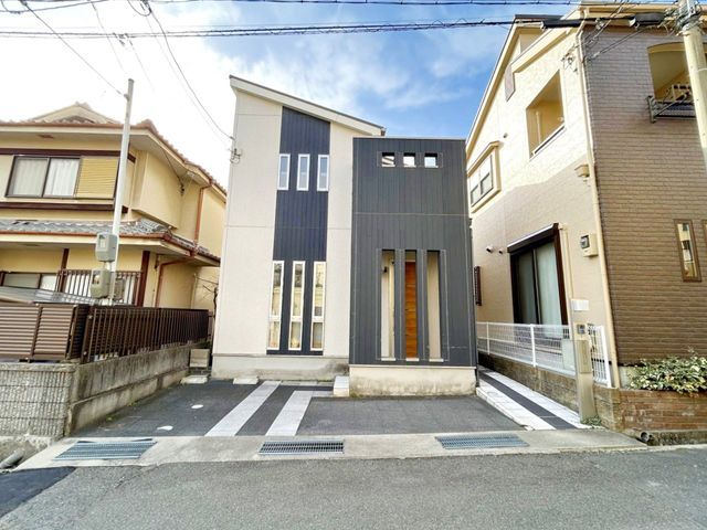 3LDK Detached House for Sale in Takatsuki, Osaka - Thumbnail 2