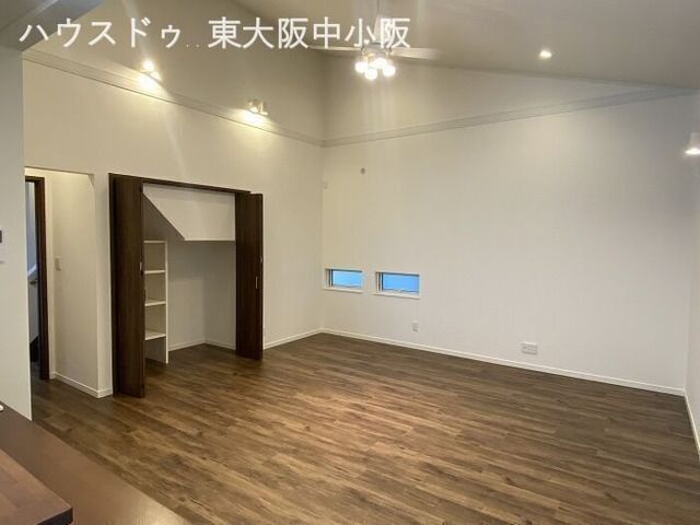 3LDK Modern House with Internal Garage in Higashi-Osaka - Thumbnail 4