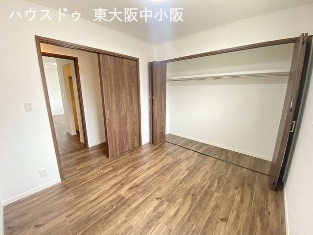 3LDK Modern House with Internal Garage in Higashi-Osaka - Thumbnail 3