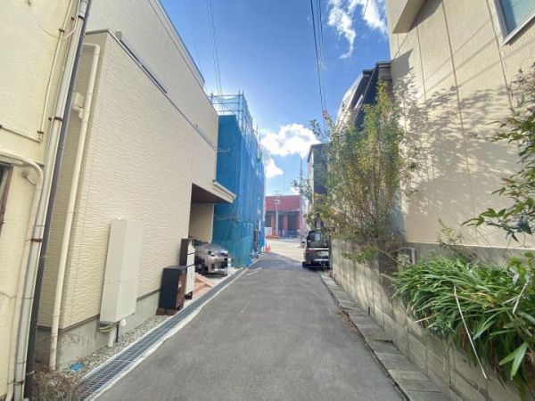 Modern 3-Story 3LDK House in Kobe Nagata Ward, Hyogo - Image 1