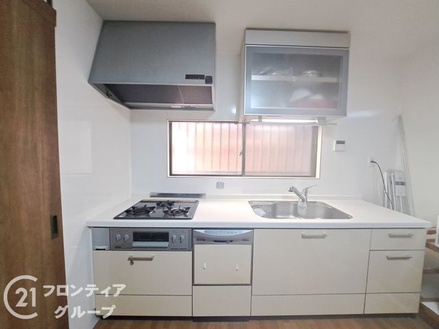 4LDK Detached House for Sale near Kire-Uriwari Station, Osaka - Thumbnail 2