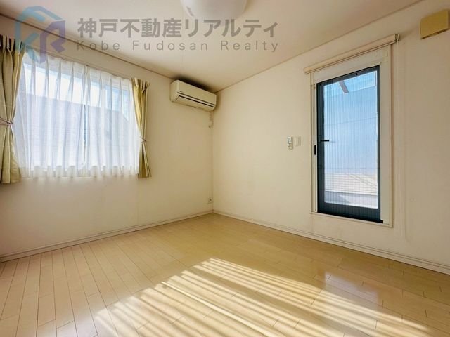 Stylish 2SLDK Designer Home for Sale in Kobe's Nishi Ward - Thumbnail 3