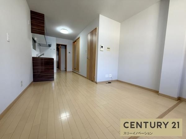 Renovated 3LDK Detached House for Sale in Taisho Ward, Osaka - Thumbnail 3
