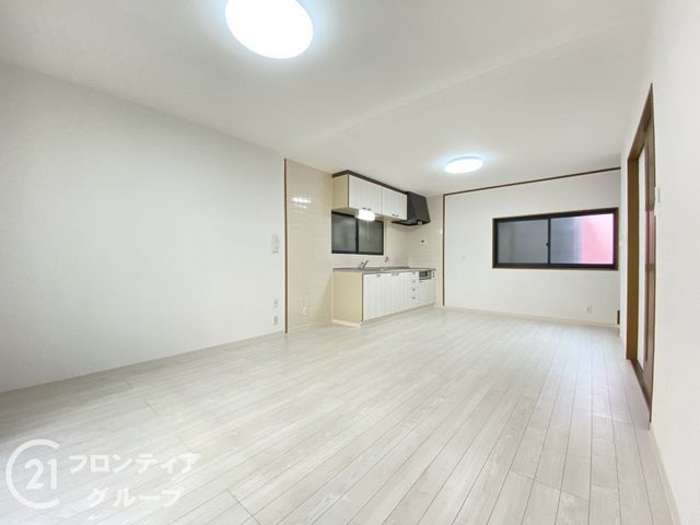 3LDK Detached House for Sale in Kadoma, Osaka - Thumbnail 4