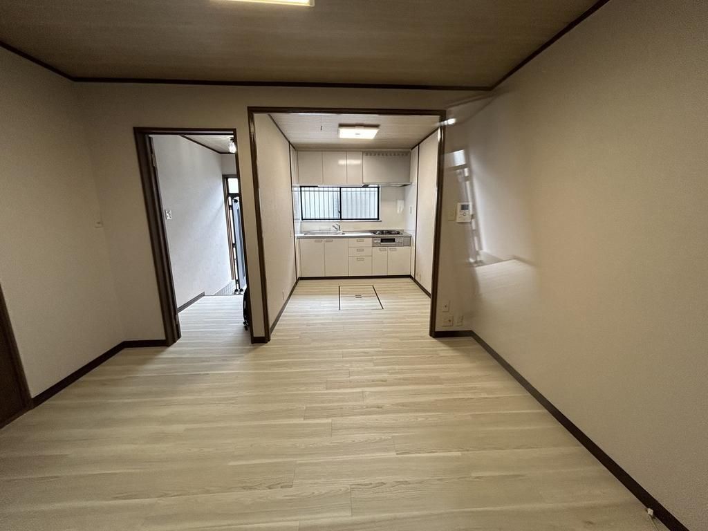 2LDK Detached House for Sale in Neyagawa, Osaka | 45.28 sqm - Thumbnail 3