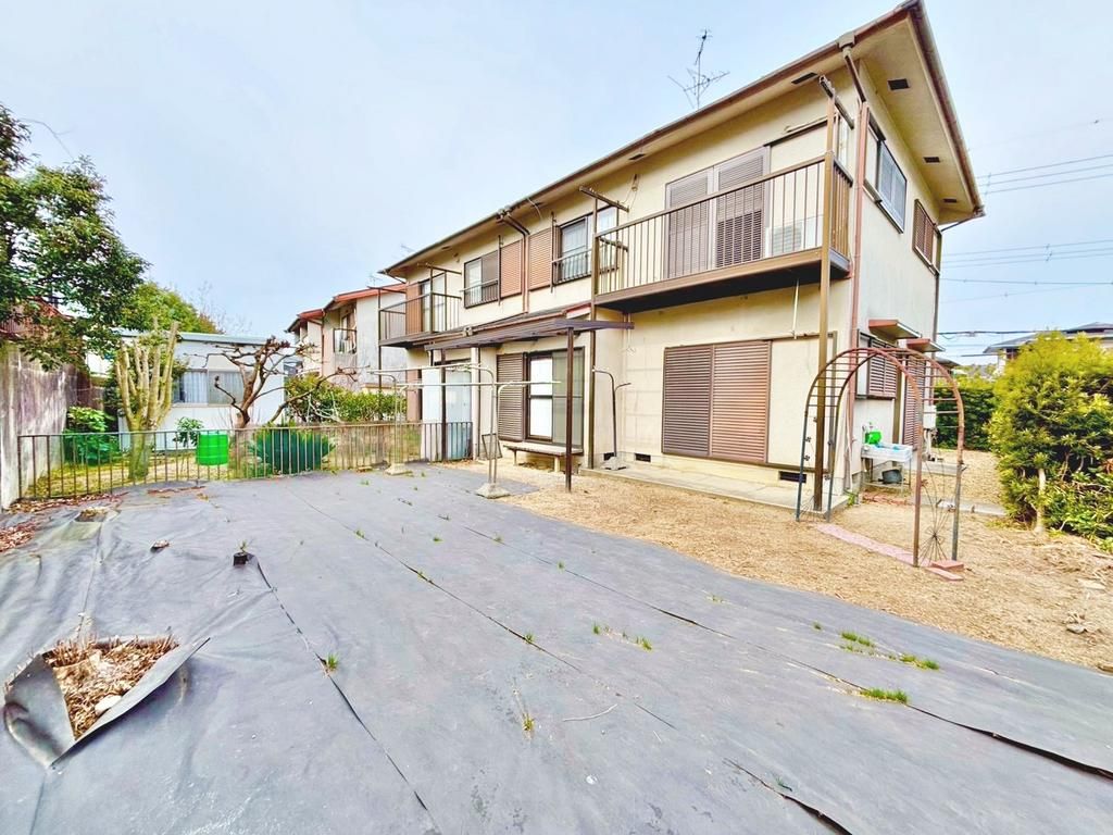 4LDK Terrace House with Garden for Sale in Izumi City, Osaka - Thumbnail 2