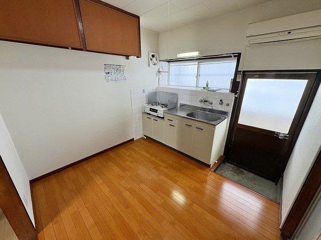 Compact 4DK House for Sale in Kitahirano, Himeji - Thumbnail 3