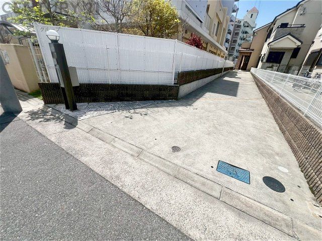 Renovated 4LDK House for Sale in Amagasaki, Hyogo - Thumbnail 3