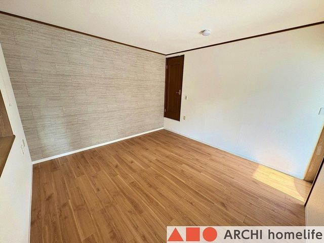 4LDK Renovated House near Nishishikama Station, Himeji - Thumbnail 2