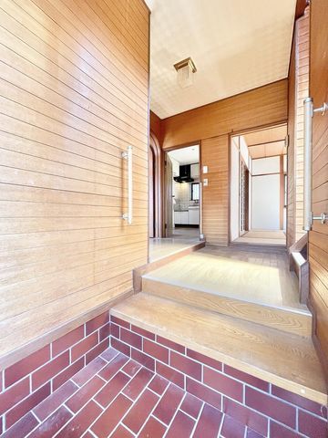5DK Detached House for Sale Near Senrioka Station, Ibaraki, Osaka - Thumbnail 2