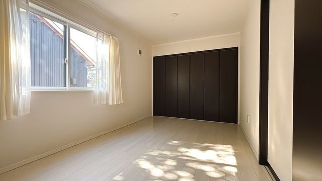 4LDK House for Sale in Ikoma, Nara - 94m2 with Garden - Thumbnail 2