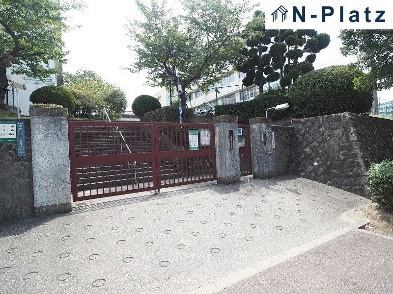 4SLDK House in Kobe Tarumi with Parking & Recent Renovations - Thumbnail 2