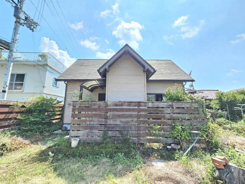 Log-Style 1DK House with Ocean View in Hannan City, Osaka - Thumbnail 2