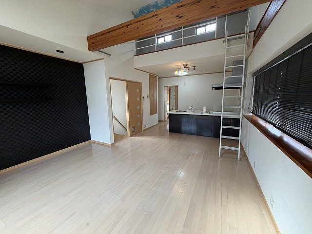 Detached House for Sale in Takatsuki, Osaka - 11 min from Tomita Station - Thumbnail 3