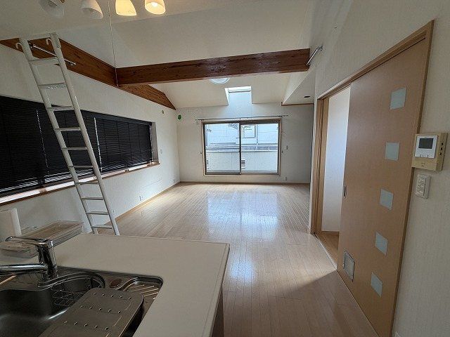 Detached House for Sale in Takatsuki, Osaka - 11 min from Tomita Station - Thumbnail 4