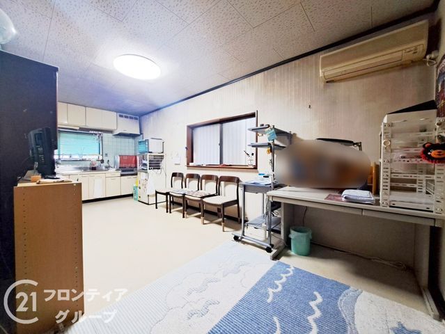 5LDK House with Garage near Tokuan Station, Higashiosaka - Thumbnail 3