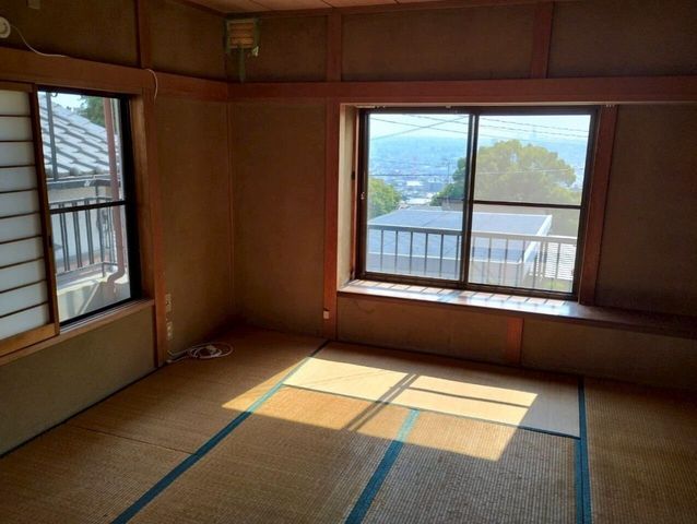 5DK Detached House for Sale Near Gakuda Station, Higashiosaka - Thumbnail 2