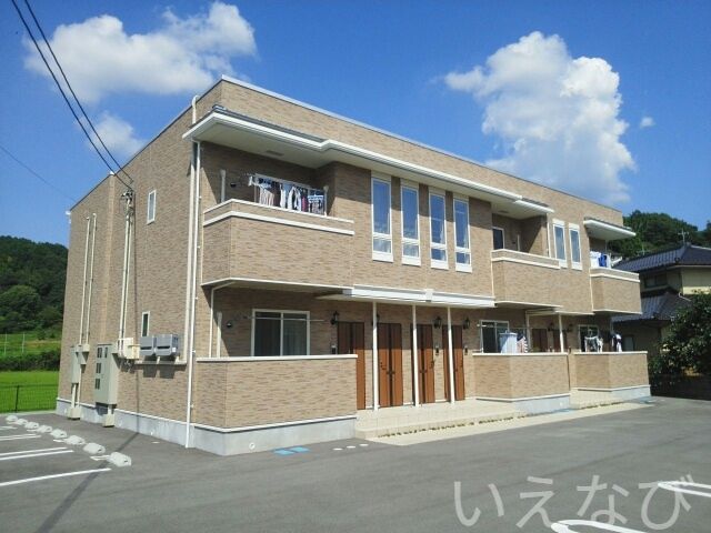 2LDK Apartment for Rent in Misaki-cho, Okayama Near Kamega Station - Thumbnail 3