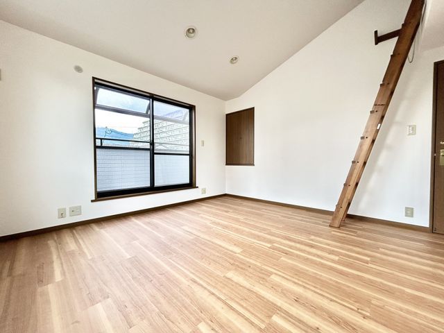 3-Story House Near Mizonokuchi Station, Shimamoto, Osaka - Thumbnail 3