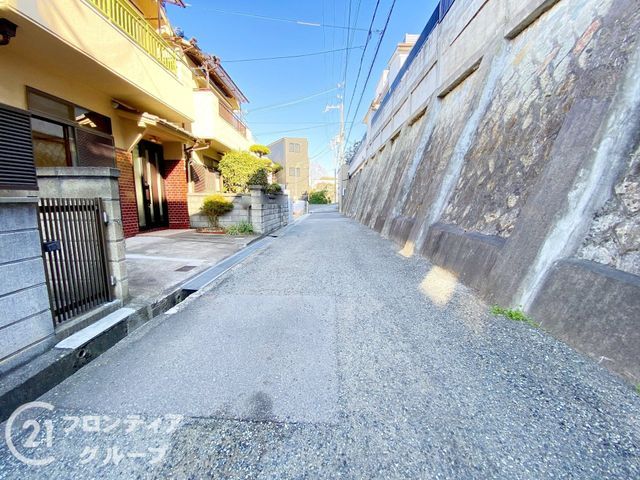 4DK House in Kobe Tarumi | Renovated 1985 Home with Parking - Thumbnail 2