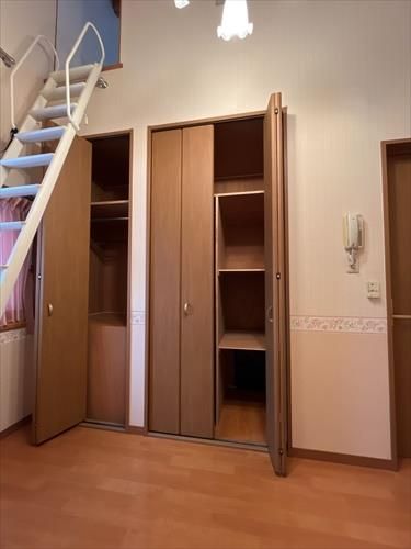 6LDK Family House for Sale near Hachihonmatsu Station, Higashi-Osaka - Thumbnail 2