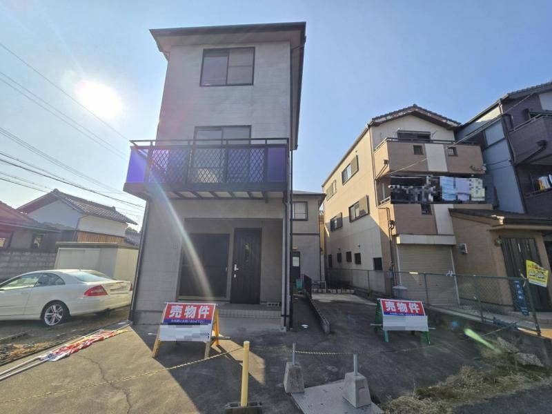 3DK Detached House for Sale in Kadoma, Osaka - Near Dainichi Station - Thumbnail 2