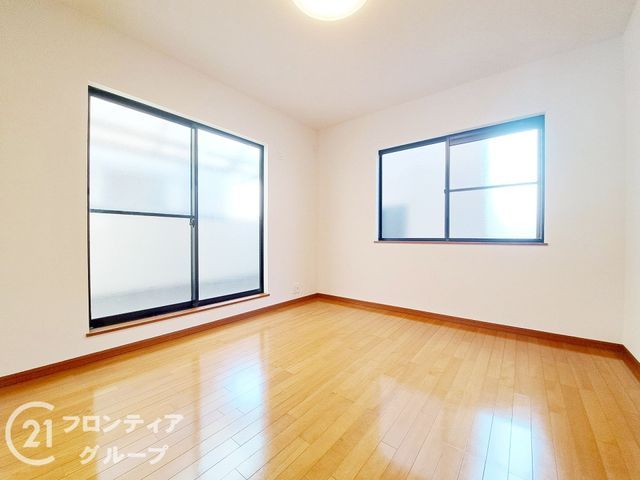 Renovated 3LDK House for Sale in Fushimi-ku, Kyoto - Thumbnail 2
