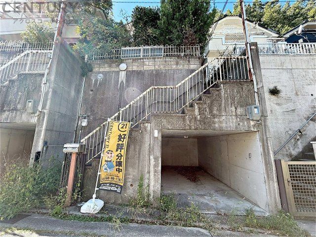 4LDK Detached House in Kobe Nada Ward | 880万円 | Near Rokko Station - Thumbnail 2