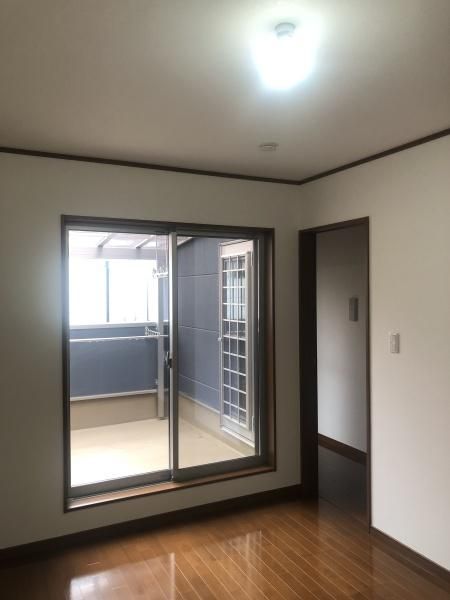 Renovated 3LDK Detached House Near Shinshikiri Station, Higashiosaka - Thumbnail 4